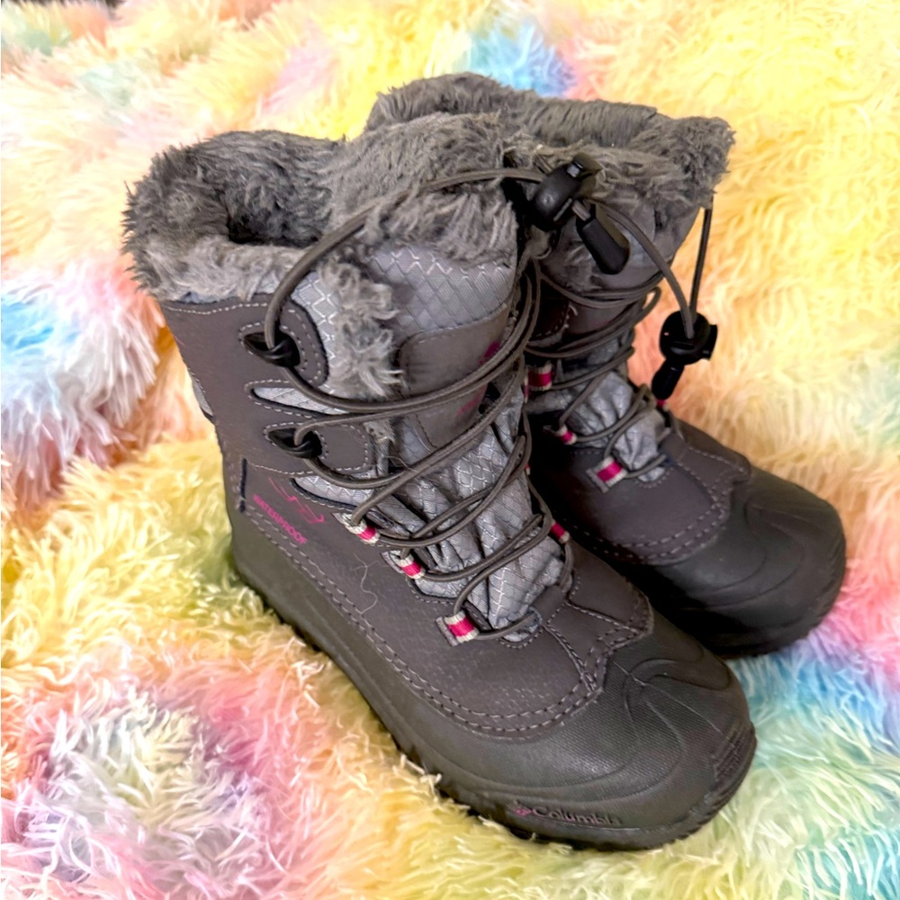 Columbia snow boots kid size 3 Omni-heat lining for extra warm